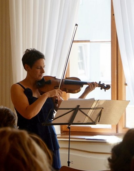 Stefanie Pagnia spielt im Stadtmuesum Memmingen